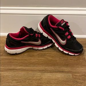 Nike Duel Fusion Shoes- Size 8, great condition!